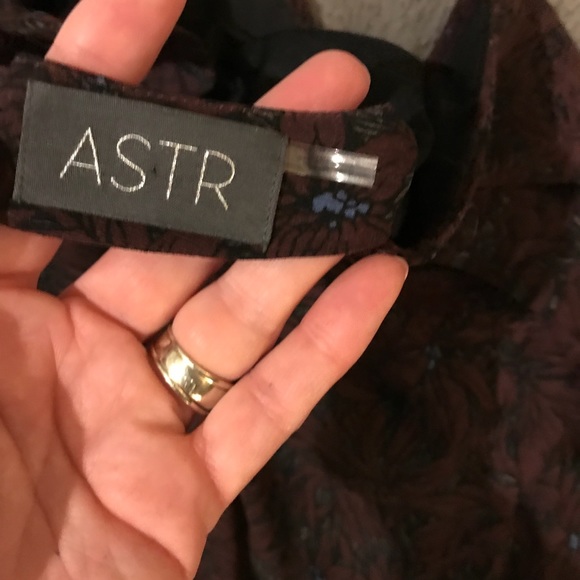 ASTR sz L long sleeve cutout floral tunic dress - Picture 6 of 8